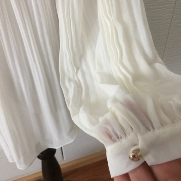 NWT Bebe Ribbon Tie Pleated Blouse, size Small - Picture 6 of 8